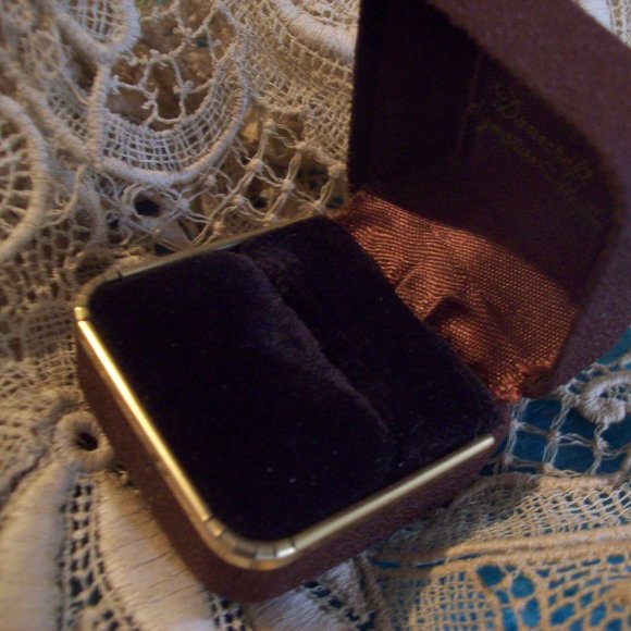 Vintage Ring Box / Brown /Gold Trim/Danecraft Signature Collection - Picture 2 of 5